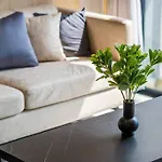 Modern Design 2Br Astoria