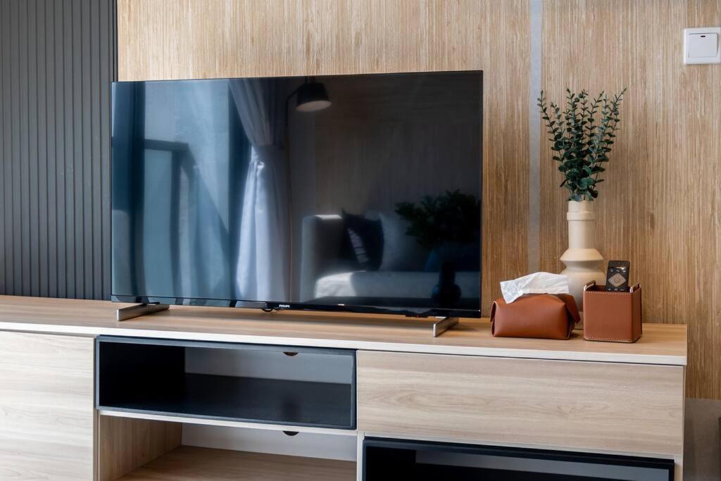 Modern Design 2br Astoria *